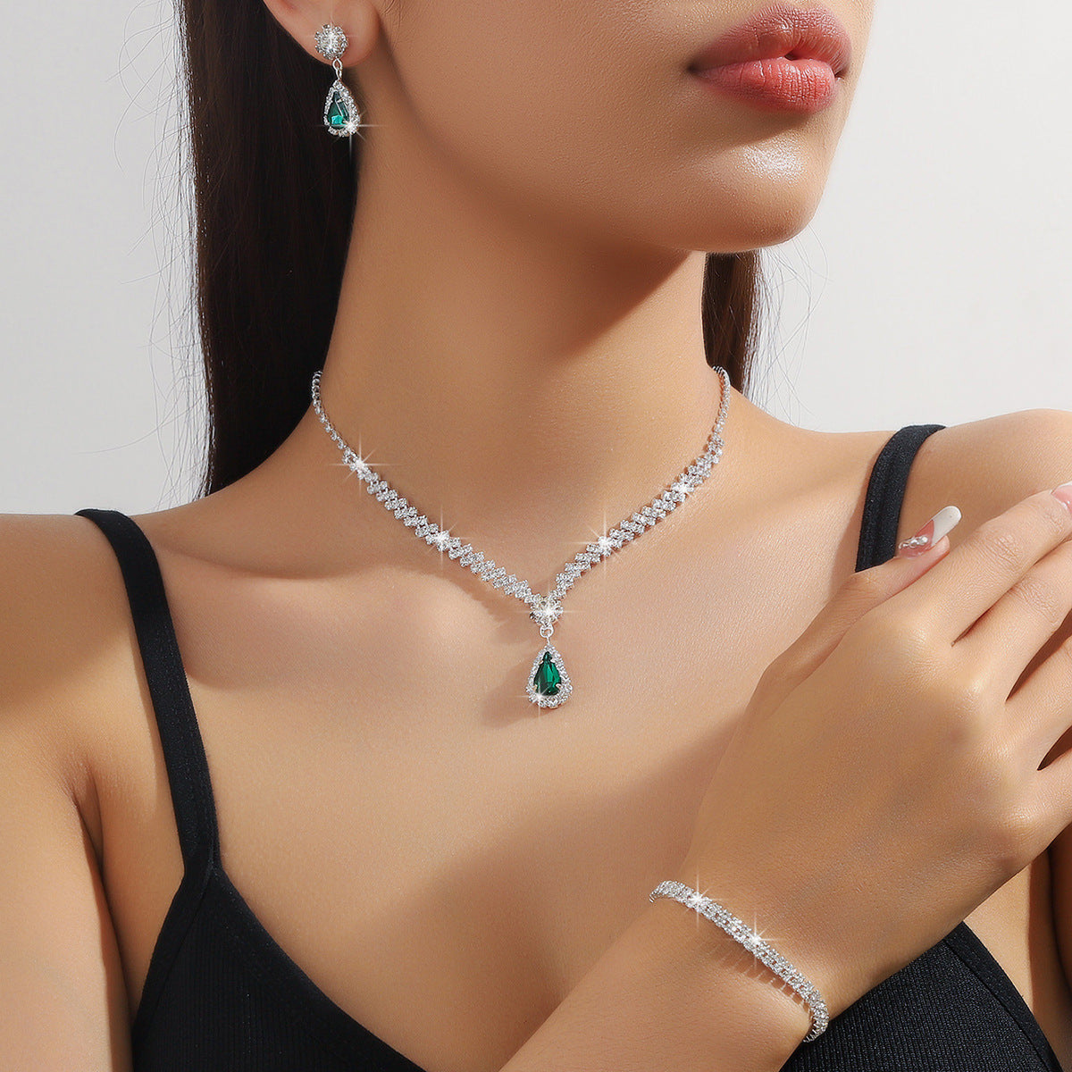 Parure Bijoux Gouttes d'Eau - Collier et Boucles d'Oreilles Strass 35g | SADJÉ