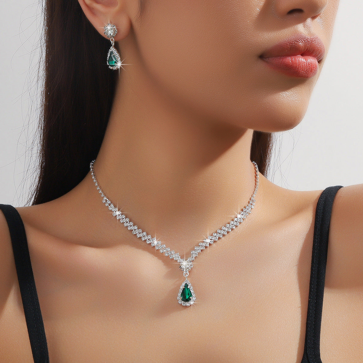 Parure Bijoux Gouttes d'Eau - Collier et Boucles d'Oreilles Strass 35g | SADJÉ