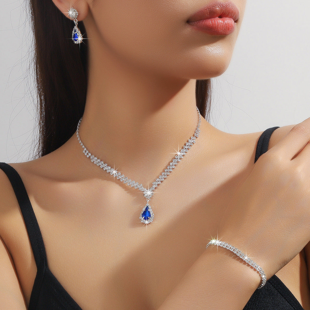 Parure Bijoux Gouttes d'Eau - Collier et Boucles d'Oreilles Strass 35g | SADJÉ