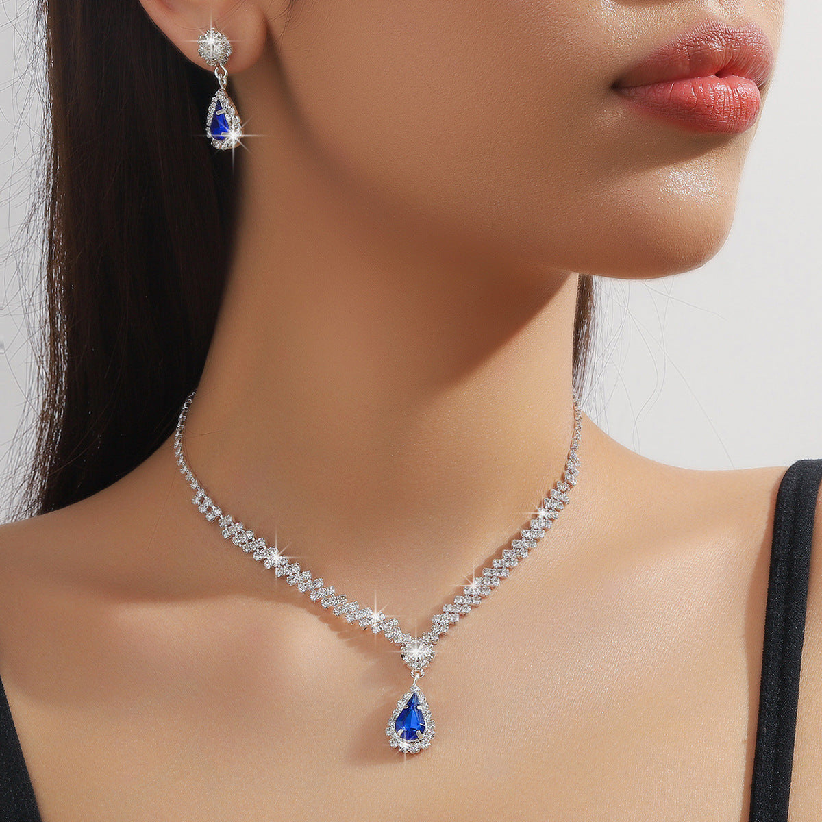 Parure Bijoux Gouttes d'Eau - Collier et Boucles d'Oreilles Strass 35g | SADJÉ